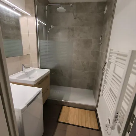 La Montagnette T2 2 étoiles, Wifi Et Parking Prive Avec Vue Sur La Montagne 2-4 Personnes Appartamento