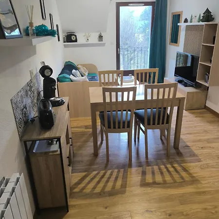 La Montagnette T2 2 étoiles, Wifi Et Parking Prive Avec Vue Sur La Montagne 2-4 Personnes